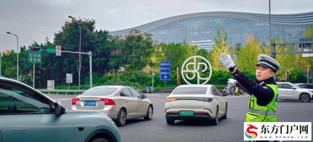 成都:“开门”治堵畅通群众出行“最后一公里”(图2) 成都:“开门”治堵畅通群众出行“最后一公里”(图2)