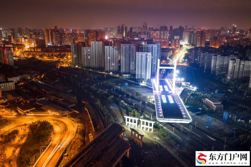 万吨大桥转体 上演“空中芭蕾”(图3)