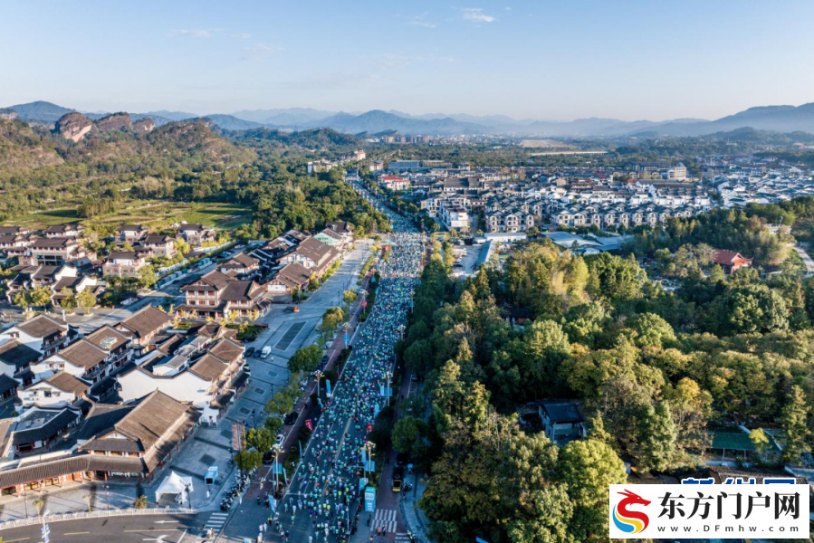 2025武夷山马拉松举行 近万名跑者感受“双世遗”之美 (图2) 2025武夷山马拉松举行 近万名跑者感受“双世遗”之美 (图2)
