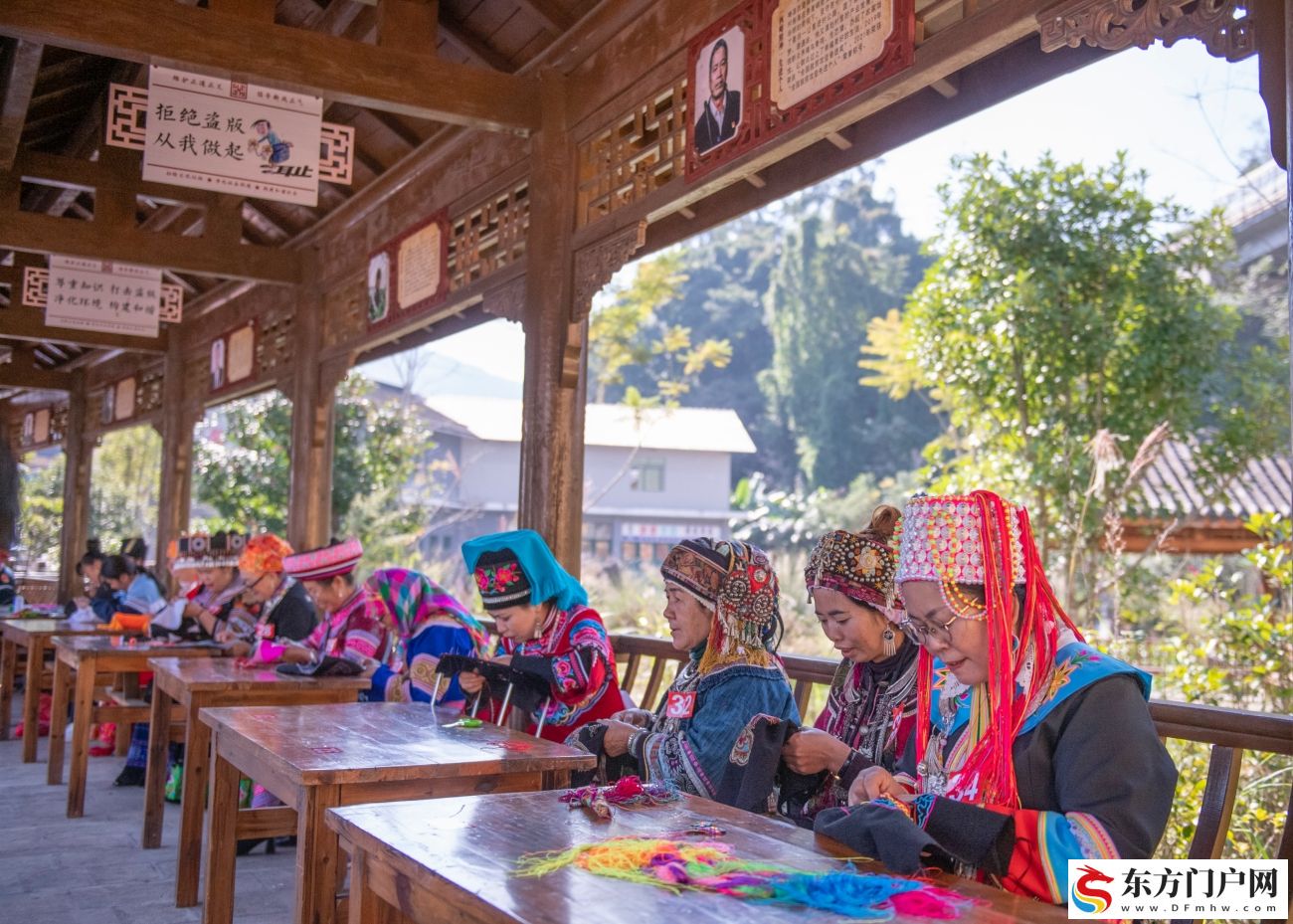 云南文山绣娘同台竞技 指尖生花绣活民族风(图5) 云南文山绣娘同台竞技 指尖生花绣活民族风(图5)