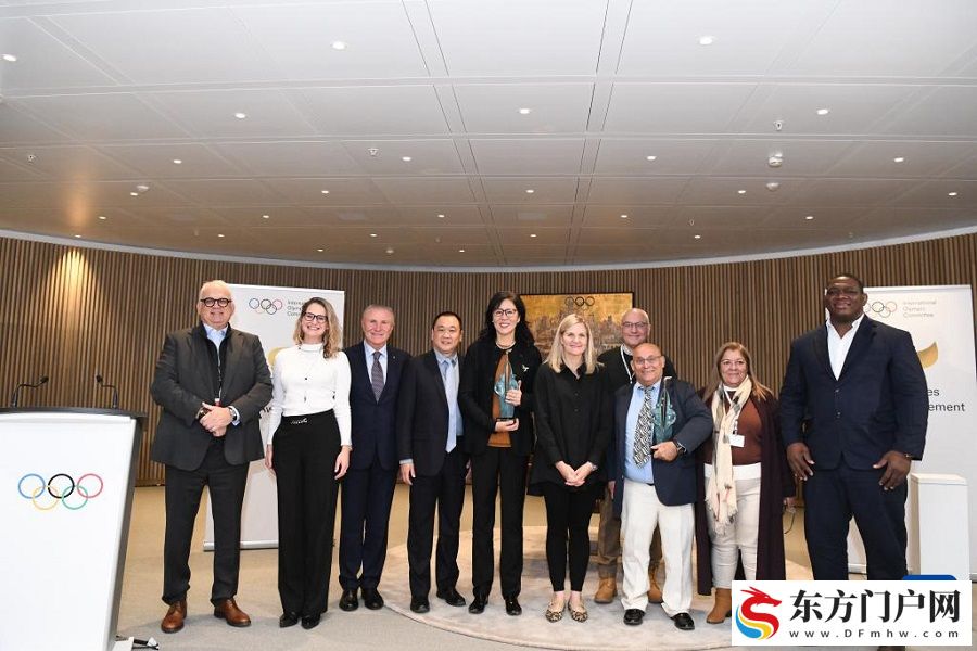 郎平获国际奥委会教练员终身成就奖(图1) 郎平获国际奥委会教练员终身成就奖(图1)