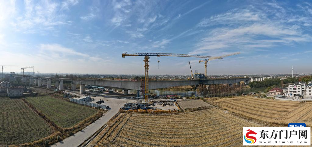 沪宁合高铁上海特大桥跨蒲华塘连续梁中段顺利合龙(图3)