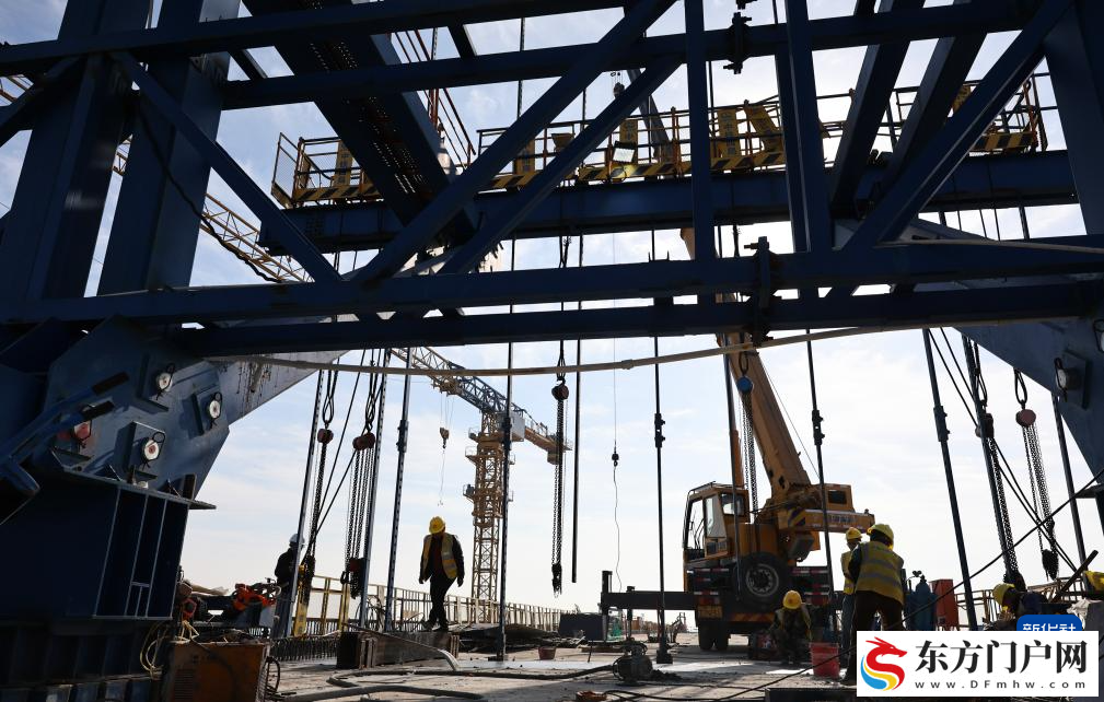 沪宁合高铁上海特大桥跨蒲华塘连续梁中段顺利合龙(图4)