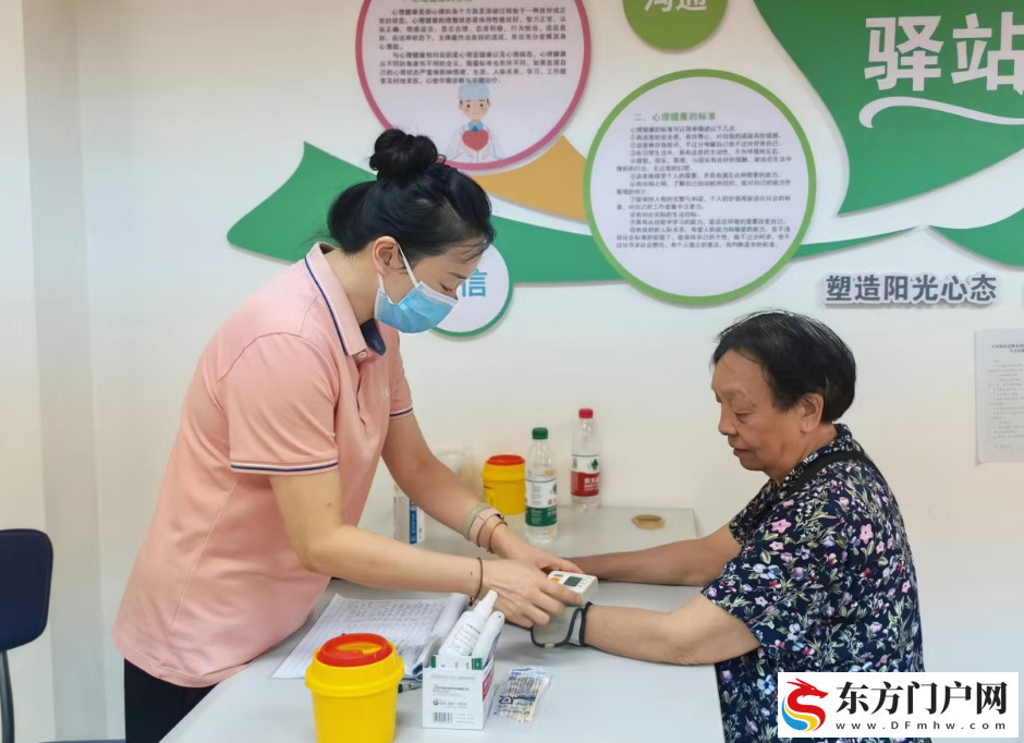 点单式上门+家门口设服务点 重庆基层医疗卫生机构增至2.27万个(图2) 点单式上门+家门口设服务点 重庆基层医疗卫生机构增至2.27万个(图2)