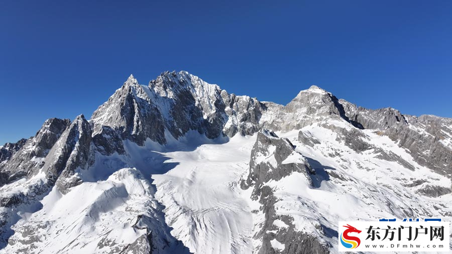 航拍云南丽江玉龙雪山巍峨壮观(图2)
