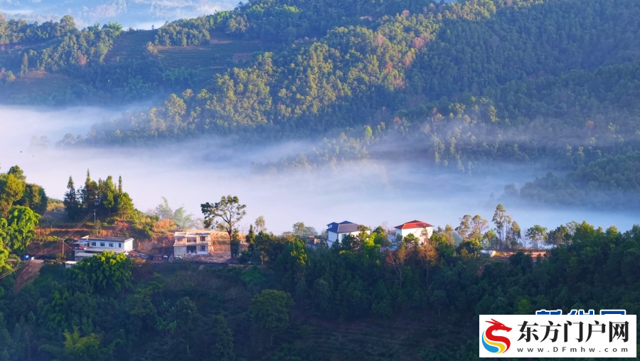 云南昌宁：晨雾映日出(图1)