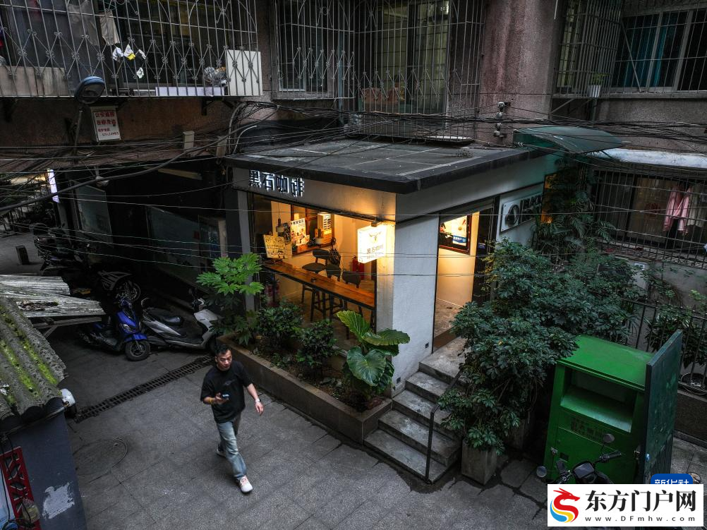 风物新香,满城烟火——贵阳消费“新三样”展现城市人文经济风貌(图4) 风物新香,满城烟火——贵阳消费“新三样”展现城市人文经济风貌(图4)