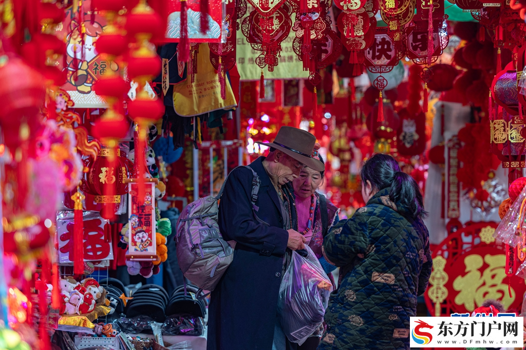 成都荷花池市场“红装”迎新春(图9)