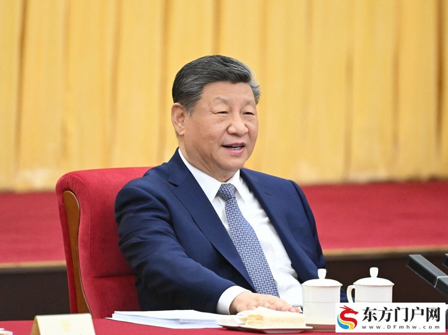 近平看望参加政协会议的农工党九三学社医药卫生界社会福利和社会保障界委员(图4)