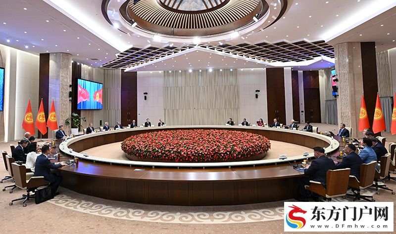 习近平同吉尔吉斯斯坦总统扎帕罗夫会谈(图4) 习近平同吉尔吉斯斯坦总统扎帕罗夫会谈(图4)