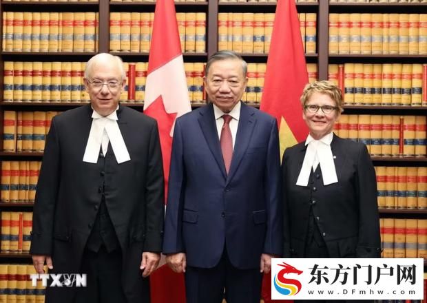 越共中央总书记、国家主席苏林会见加拿大参议院和众议院议长(图1) 越共中央总书记、国家主席苏林会见加拿大参议院和众议院议长(图1)