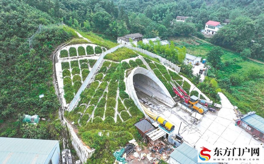 合武高铁长岭隧道关键段贯通(图1)