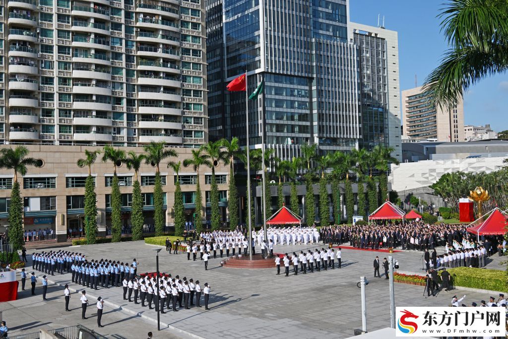 澳门特区政府举行升旗仪式和国庆酒会庆祝新中国成立77周年(图1) 澳门特区政府举行升旗仪式和国庆酒会庆祝新中国成立77周年(图1)