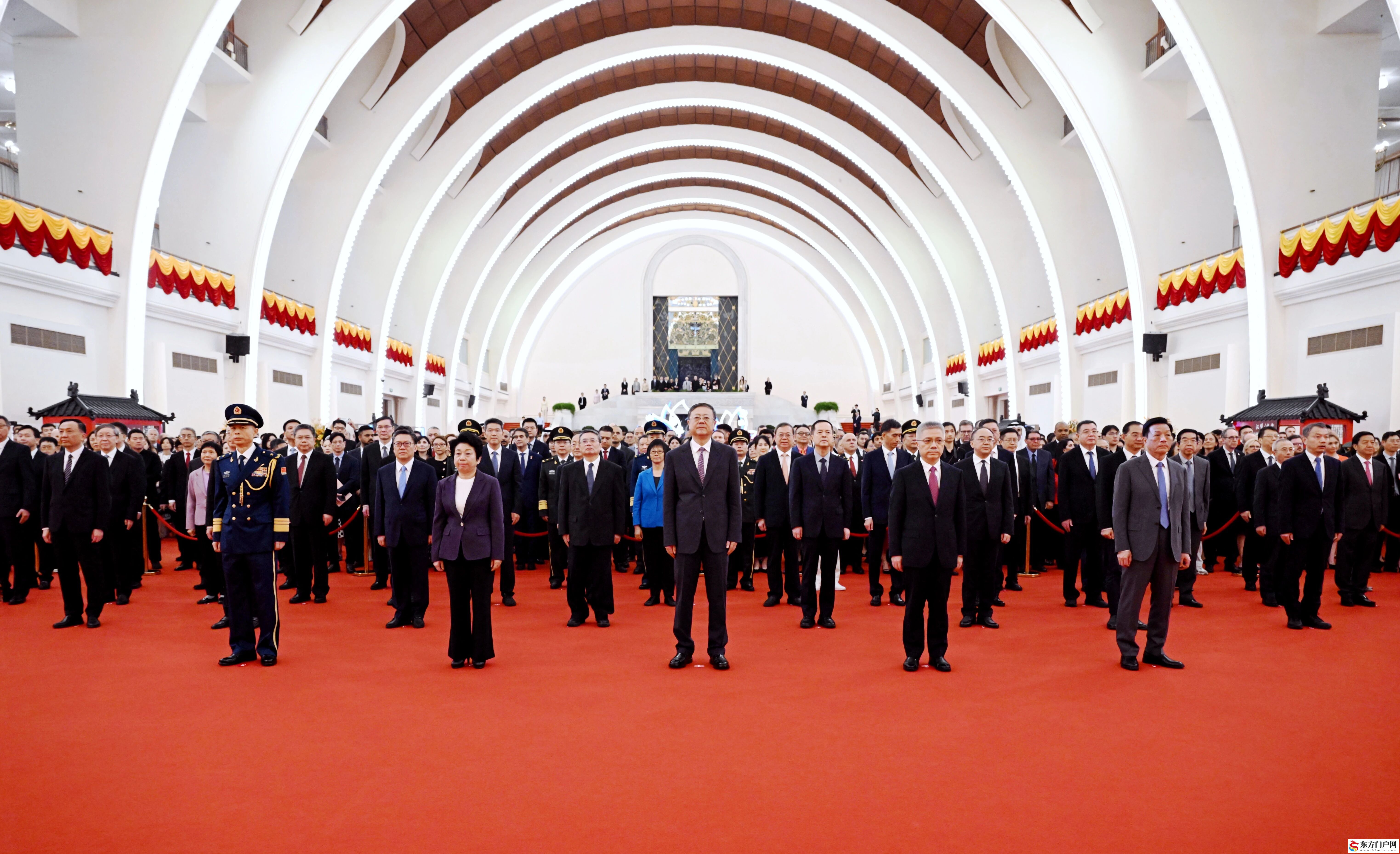 上海市政府举行国庆招待会 陈吉宁朱忠明与中外来宾共庆中华人民共和国成立77周年(图1) 上海市政府举行国庆招待会 陈吉宁朱忠明与中外来宾共庆中华人民共和国成立77周年(图1)