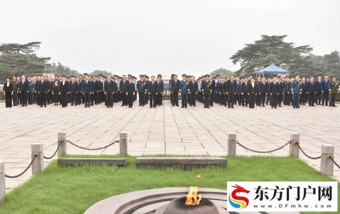 江苏省暨南京市各界向雨花台烈士敬献花篮仪式举行(图1) 江苏省暨南京市各界向雨花台烈士敬献花篮仪式举行(图1)